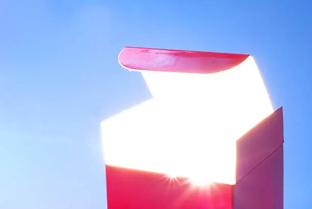 Red box opens revealing lightobjects lightbox