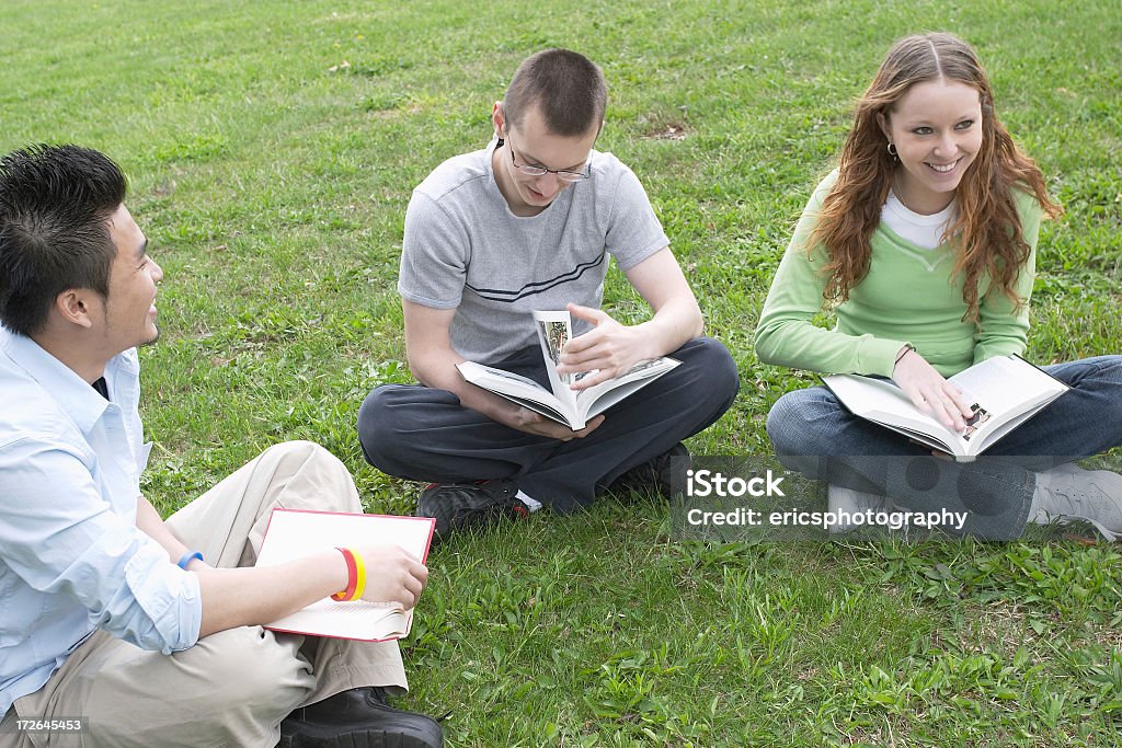 Estudiantes universitarios en el Parque - Foto de stock de Adolescente libre de derechos