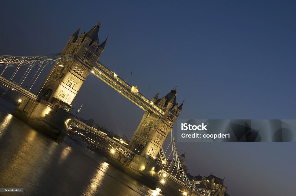 Tower bridge im Winkel - Lizenzfrei Architektur Stock-Foto