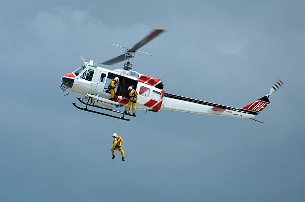 helicóptero serie de rescate - helicóptero fotografías e imágenes de stock