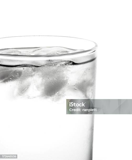 Kaltes Glas Wasser Stockfoto und mehr Bilder von Einzelner Gegenstand - Einzelner Gegenstand, Eis, Eiswürfel