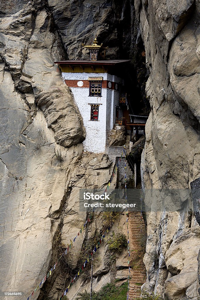 Edificio del monasterio Taktsang - Foto de stock de Acantilado libre de derechos