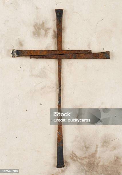 Photo libre de droit de Croix Faite De Rusty Old Ongles banque d'images et plus d'images libres de droit de Croix - Forme - Croix - Forme, Croix religieuse, Crucifix