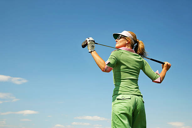 골퍼 입석 - golf women female concentration 뉴스 사진 이미지