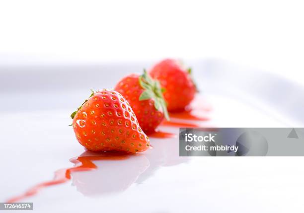 Erdbeeren Stockfoto und mehr Bilder von Beere - Obst - Beere - Obst, Dessert, Erdbeere