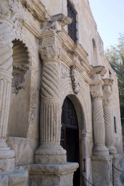 istock Front Door of The Alamo 172646802