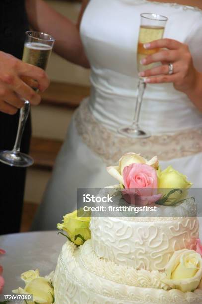 Hochzeitsdrinks Stockfoto und mehr Bilder von Braut - Braut, Brille, Bräutigam