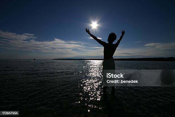 Liberdade - Fotografias de stock e mais imagens de Adulto - Adulto, Azul, Azul escuro