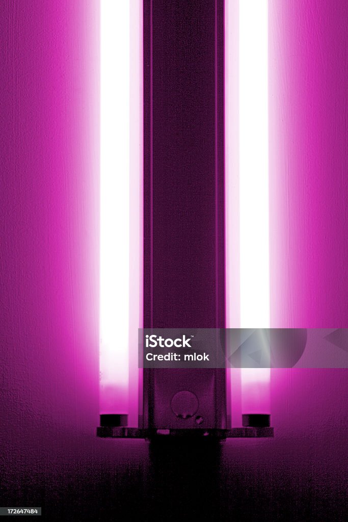 Флуоресцентный пробирки, пурпурный - Стоковые фото Лабораторная трубка роялти-фри