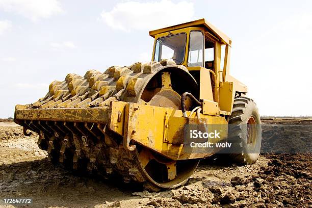 Foto de Pesado Industrial Compactador e mais fotos de stock de Amarelo - Amarelo, Buldôzer, Diesel - Tipo de Combustível