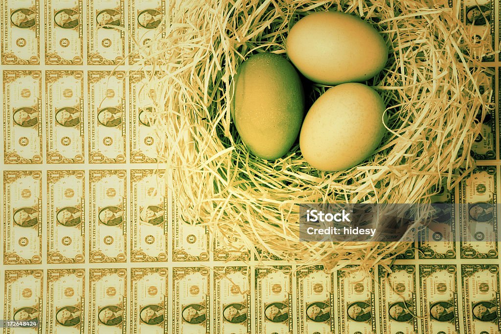 Nest Egg-Modo di dire inglese - Foto stock royalty-free di Affari