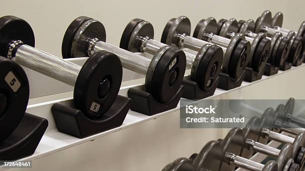 Pesas Dumbells Foto de stock y más banco de imágenes de Agarrar - Agarrar, Barra para pesas, Belleza