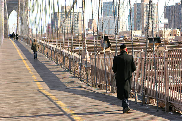 ブルックリン橋ウォーク - hasidism ストックフォトと画像