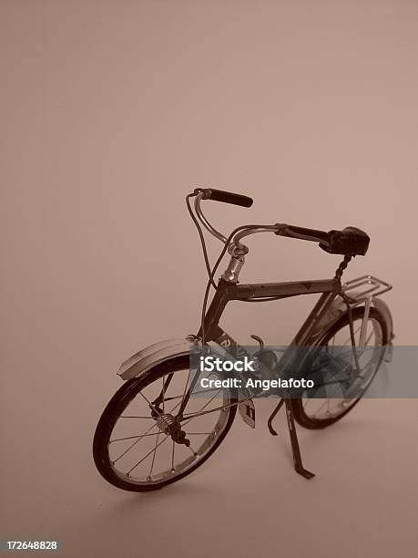 Bicicleta Retro Aislado Foto de stock y más banco de imágenes de Abstracto - Abstracto, Accesibilidad, Accesorio personal