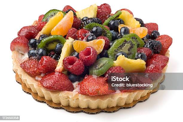 Obst Pudding Gebäck Und Kuchen Isoliert Auf Weiss Stockfoto und mehr Bilder von Obsttorte - Obsttorte, Weißer Hintergrund, Eiercremetorte