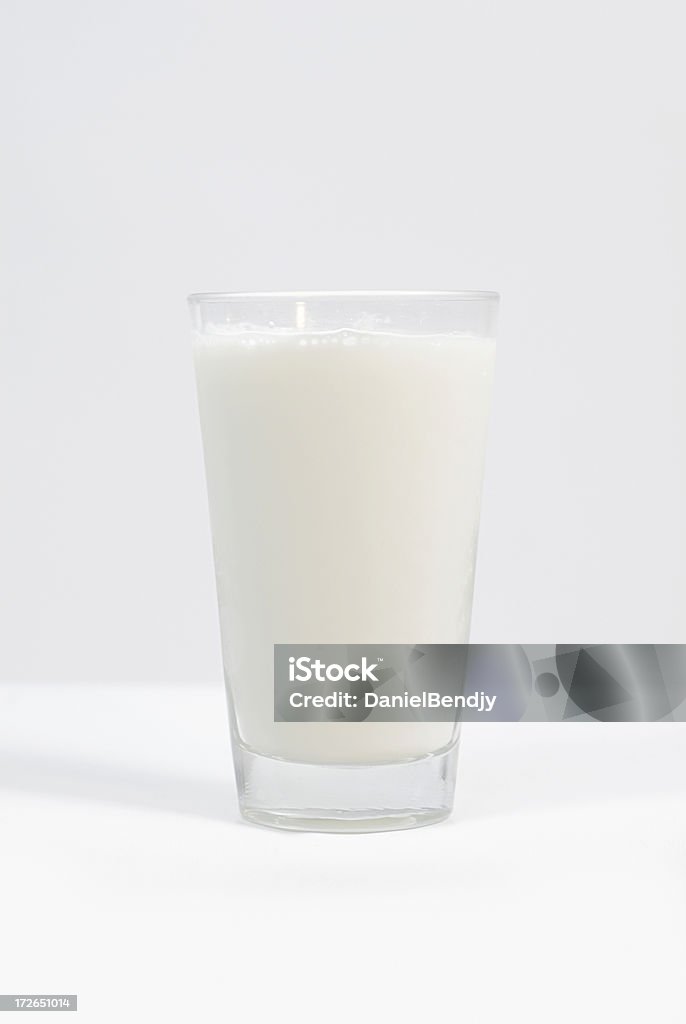 Verre de lait - Photo de Fond blanc libre de droits