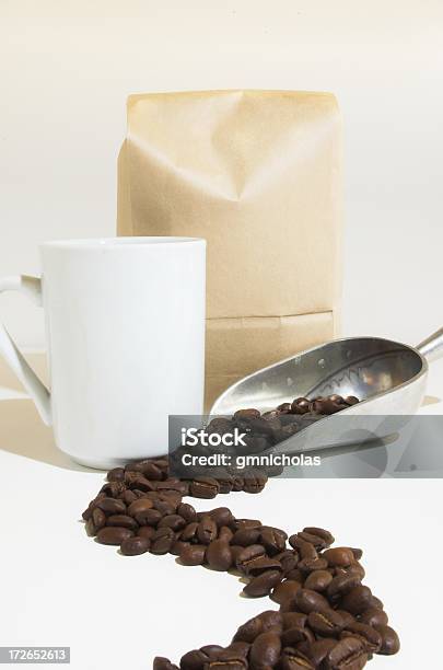 Café - Fotografias de stock e mais imagens de Bebida - Bebida, Branco, Café - Bebida