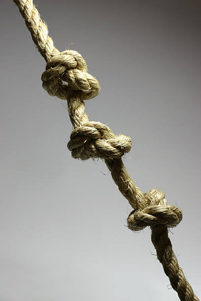 세 가지 문제를 - tied knot rope three objects string 뉴스 사진 이미지