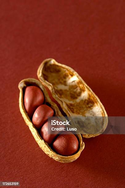 De Amendoim Shell - Fotografias de stock e mais imagens de Amendoim - Alimento - Amendoim - Alimento, Assado, Castanho