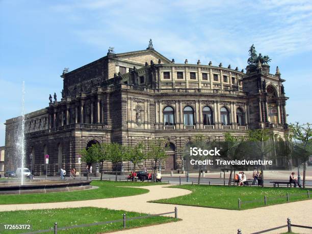 Photo libre de droit de Le Semperoper banque d'images et plus d'images libres de droit de Adulation - Adulation, Adulte, Allemagne