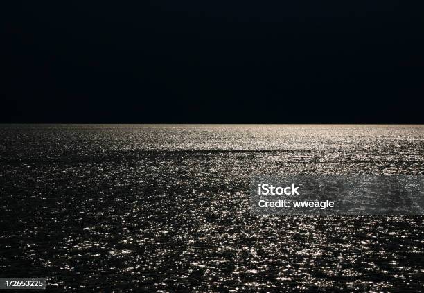 Mondscheinseelandschaft Stockfoto und mehr Bilder von Meer - Meer, Glitzernd, Mond