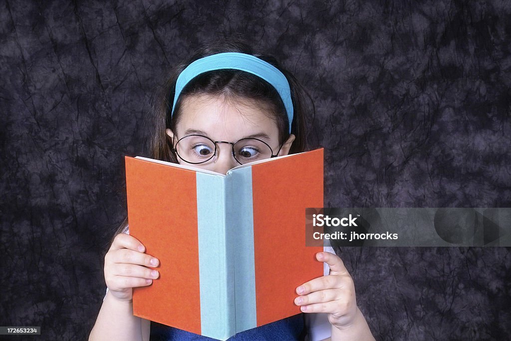Jovem Bookworm - Foto de stock de Criança royalty-free