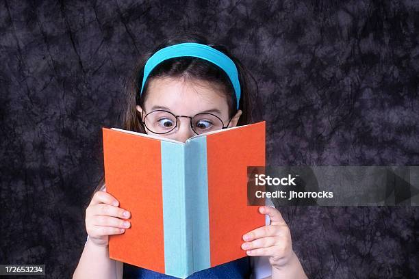 Foto de Jovem Bookworm e mais fotos de stock de Criança - Criança, Olho, Aberto