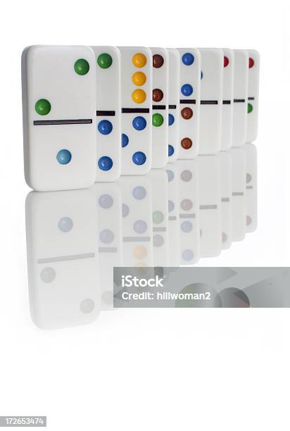 Odblaskowe Dominoes - zdjęcia stockowe i więcej obrazów Białe tło - Białe tło, Biały, Domino