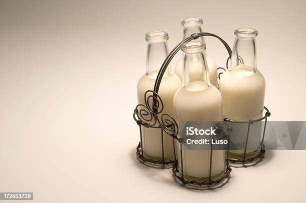 Latte Fresco Industria - Fotografie stock e altre immagini di Bibita - Bibita, Bottiglia, Bottiglia del latte