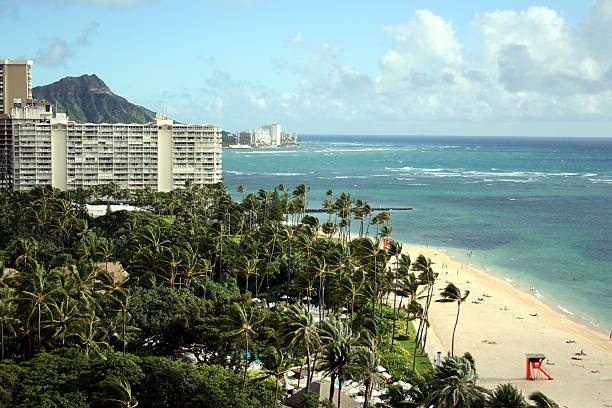 istock Diamond Head, Oahu beach and hotels 172654301