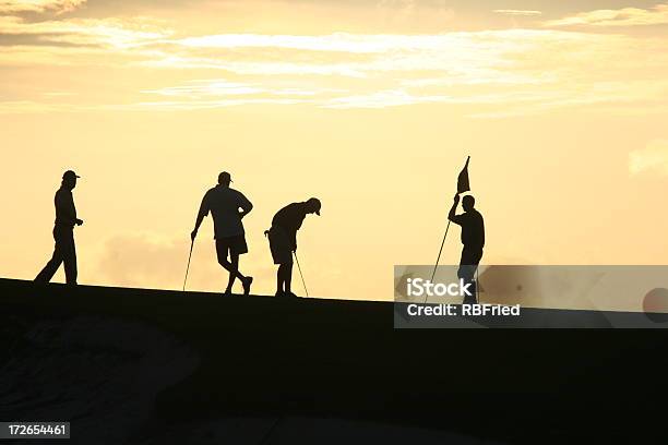 Golfiści O Zachodzie Słońca 2 - zdjęcia stockowe i więcej obrazów Golf - Sport - Golf - Sport, Przyjaźń, Cztery osoby