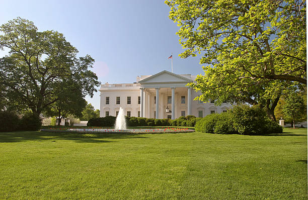 istock Whitehouse on a beautiful spring day in DC 172654605