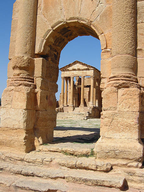 ruines de sbeitla-triomphe arc et le temple de minerva - hms juno photos et images de collection