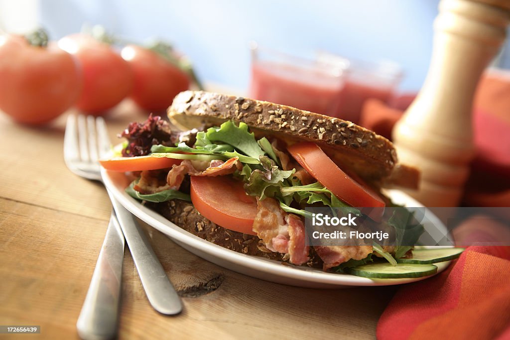 Sanduíche de imagens estáticas: Bacon, alface e tomate com Bacon, alface e tomate - Foto de stock de Pão Integral - Pão royalty-free