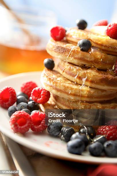 朝食スティルスパンケーキ - パンケーキのストックフォトや画像を多数ご用意 - パンケーキ, ブルーベリー, アメリカ文化