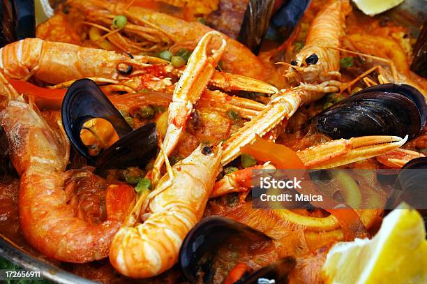 Foto de Paella e mais fotos de stock de Camarão - Frutos do Mar - Camarão - Frutos do Mar, Gamba – Marisco, Almoço