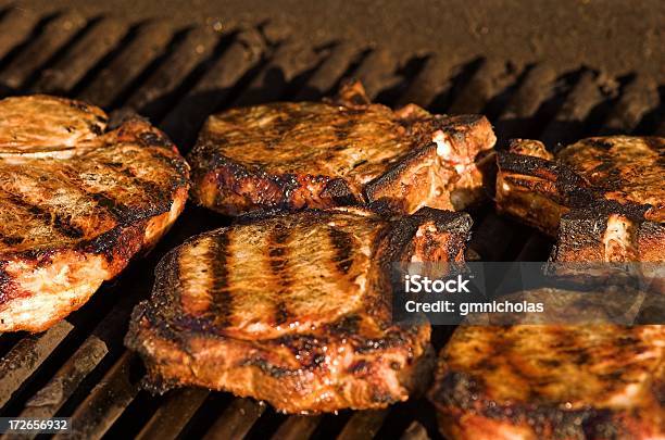 Foto de 1849 Porkchops Grelhado e mais fotos de stock de Almoço - Almoço, Açougue, Açougueiro