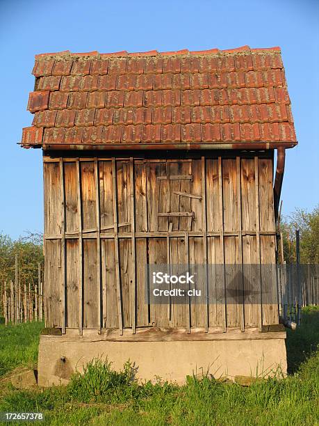 Mały Winnica Domek - zdjęcia stockowe i więcej obrazów Bez ludzi - Bez ludzi, Chata, Chatka