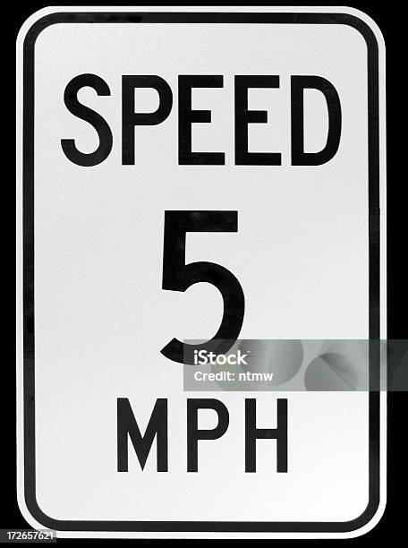 Limite Di Velocità - Fotografie stock e altre immagini di Limite di velocità - Limite di velocità, Affissione, Allerta