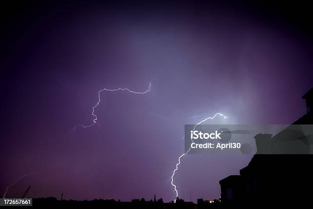 Lightning En Holanda Foto de stock y más banco de imágenes de Relámpagos - Relámpagos, Agua, Aire libre