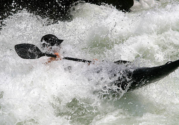 blanco y negro - kayaking white water atlanta river nature fotografías e imágenes de stock