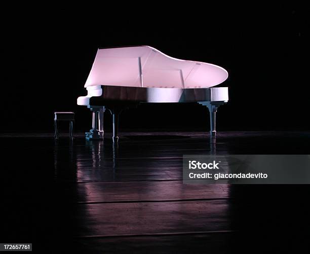 Il Piano - Fotografie stock e altre immagini di Pianoforte - Pianoforte, Teatro, Pianoforte a coda