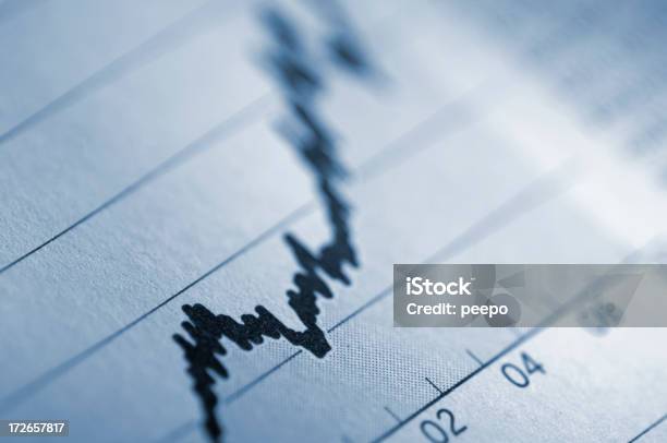 Jornal Financeiro Série - Fotografias de stock e mais imagens de Ampliação - Ampliação, Atividade bancária, Azul