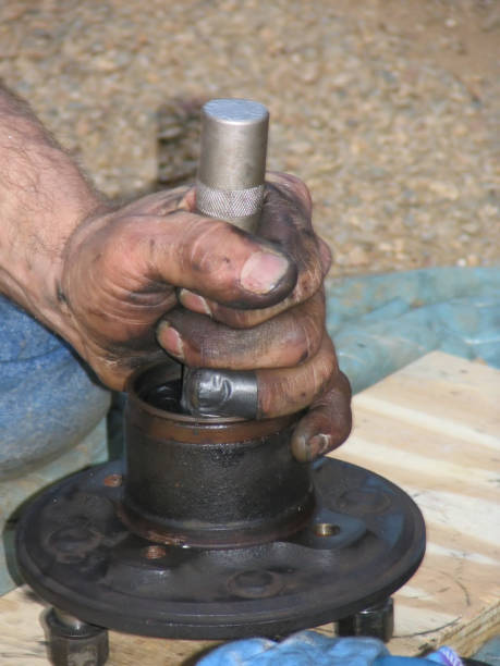 istock Repairs to the wheel bearing 172657866
