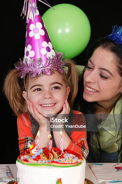 Festa De Aniversário Série - Fotografias de stock e mais imagens de Adulto - Adulto, Aniversário, Aniversário especial