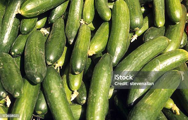 Cetrioli - Fotografie stock e altre immagini di Abbondanza - Abbondanza, Affollato, Agricoltura