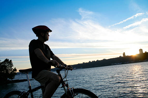 istock Cyclist in front of Quebec city 172658273