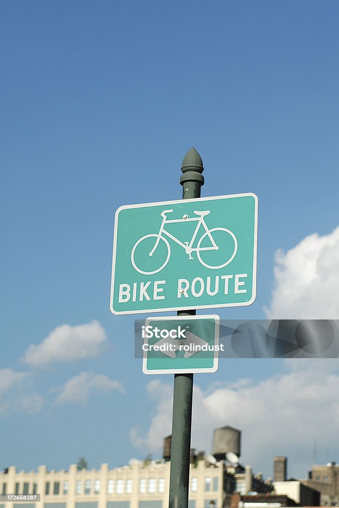 サイクリング・ルートの交通標識。 - ペダルのロイヤリティフリーストックフォト