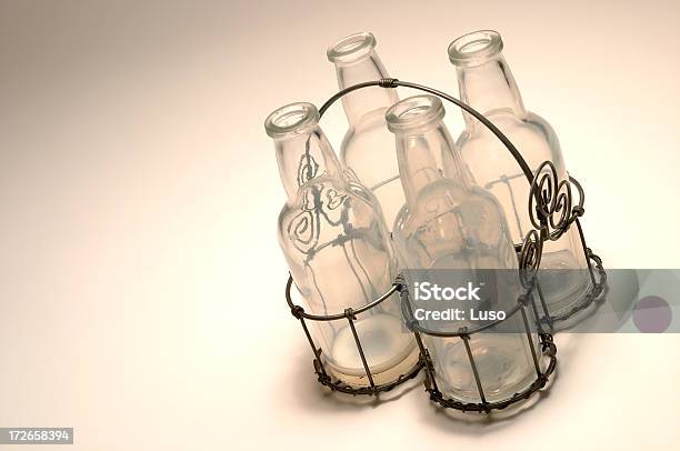 Bottiglie Di Latte Vuoto - Fotografie stock e altre immagini di Bibita - Bibita, Bicchiere, Bottiglia