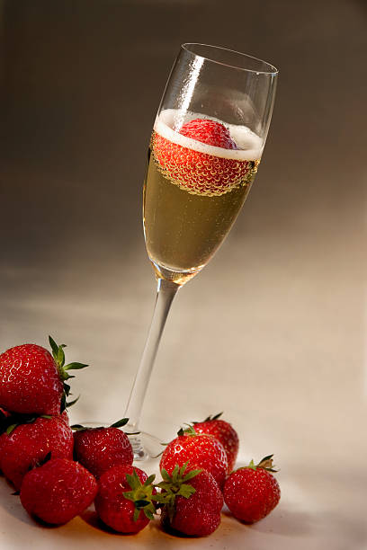 istock Champagne and strawberries 172658398